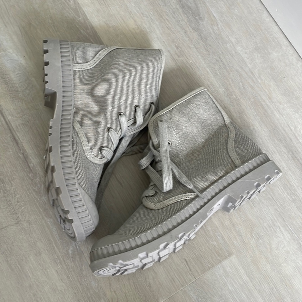 NWOT Canvas ankle Boot/Sneakers
